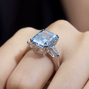 Bague de fiançailles en platine avec diamant bleu fantaisie taille émeraude, cultivé en laboratoire, certifié IGI, style classique, pour femme - Product Image 3