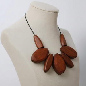 Collier en bois personnalisé avec logo, finition lisse, vente en gros directe usine - Product Image 3