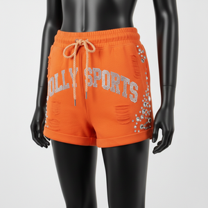 Shorts de mujer de felpa de algodón y poliéster premium, estilo desgastado, con pedrería y logotipo personalizado por transferencia térmica. - Product Image 2