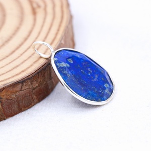 Pendentif en Lapis Lazuli Naturel en Gros, Fait Main Vintage, en Argent Sterling Massif 925, avec Sertissage Géométrique Doré, Cadeau Raffiné pour Femme - Product Image 4