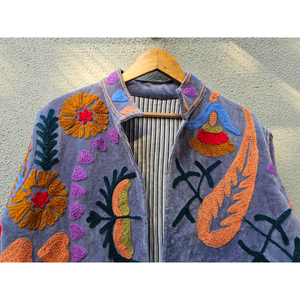 Veste en velours brodée vintage Suzani pour femme, vêtement d'extérieur d'hiver, motif floral, coupe ample, veste d'hiver en velours, cadeau pour elle - Product Image 4