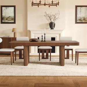 Table à manger rectangulaire moderne en bois massif Daystar Trade, base en piédestal cannelé, design élégant à nervures, 4 places, assemblage requis - Product Image 5