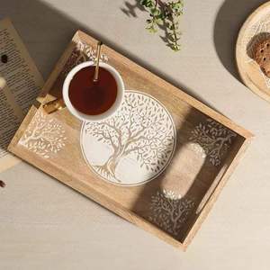 Bandeja rectangular de madera de aspecto clásico con diseño de árbol grabado y asa decorativa para té, café, desayuno, bandeja clásica. - Product Image 1