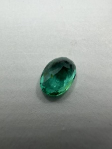 Esmeralda Zambiana Natural Súper Limpia de 1.30 Quilates, Corte Ovalado, Verde, Gema Suelta para Joyería - Product Image 3