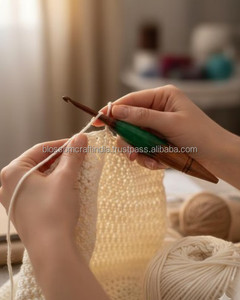 Crochet en bois époxy coloré fait main pour travaux d'aiguille à tricoter, avec surface polie durable et poignée ergonomique - Product Image 6