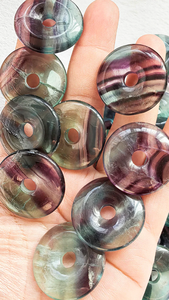 Donuts en cristal naturel, pierre de fluorite arc-en-ciel, pierre précieuse en forme de donut, pierre de cristal, pierres précieuses de Reiki, donuts de guérison, agate - Product Image 2