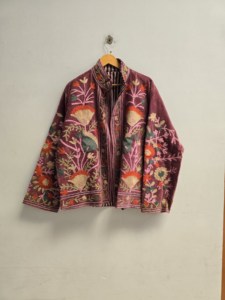 Chaqueta de Terciopelo Rosa Polvoriento con Bordado Floral Botánico Hecho a Mano para Mujer, Estilo Boho Étnico, Abrigo de Diseñador, Exportador Mayorista - Product Image 1