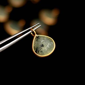 Colgante de flor de prehnita natural, plata de ley 925, colgante de corazón de piedra preciosa tallada a mano de 12 mm para accesorios de fabricación de joyas - Product Image 1