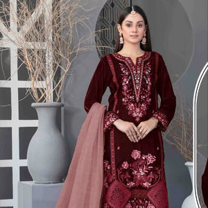 Traje de terciopelo semicompuesto con bordado de lentejuelas para la colección de trajes indios y pakistaníes - Product Image 1