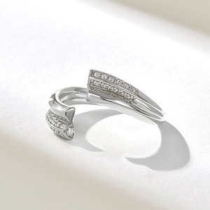 Anillo Abierto de Oro Amarillo con Doble Flecha y Diamante Cultivado en Laboratorio - Product Image 6