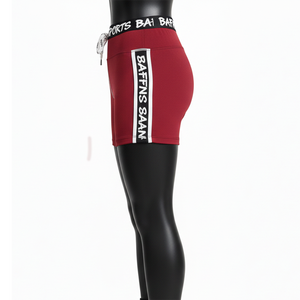 Short rojo de alta calidad, 240 GSM, poliéster y spandex, con costuras en contraste, paneles laterales y logo bordado. - Product Image 3