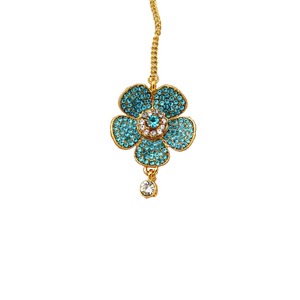 Elegante Maang Tikka con Flores de Pedrería, Piedra Central Verde y Cristal Colgante para Accesorio de Pelo de Boda - Product Image 2