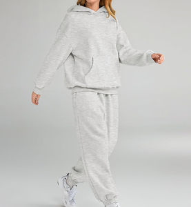 Conjunto Deportivo Personalizado para Mujer, 100% Algodón, Sudadera con Capucha y Pantalones Deportivos con Pedrería Brillante y Detalles de Encaje, Color Sólido - Product Image 5