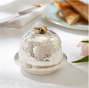 Beurrier vintage en acier inoxydable au design moderne et à la texture subtile, idéal pour les cuisines et salles à manger élégantes - Product Image 4