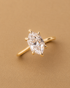 Anillo de Compromiso con Diamante Cultivado en Laboratorio de Corte Marquesa de 2.8 Quilates, Halo Oculto y Corte Catedral en Oro de 14K - Product Image 1