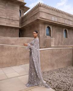 Sari en Georgette de Créateur avec Broderie, Paillettes et Volants, Entièrement Cousu pour les Mariages et les Fêtes Indiennes - Product Image 5