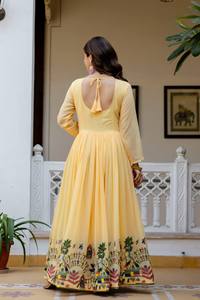 Ensemble de robe Anarkali en georgette brodée de 4 mètres avec dupatta en perles - Product Image 2