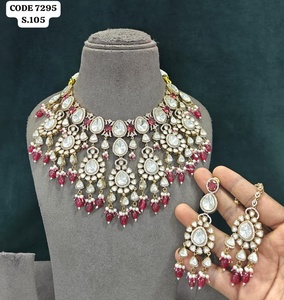 Ensemble de collier PingBling Premium Kundan, collier de mariée traditionnel indien, ensemble de bijoux, ton or, perles, pierres vertes et rouges - Product Image 4