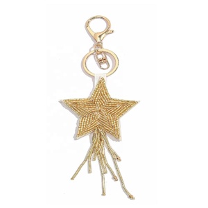 Porte-clés étoile perlé fait main, breloque de sac étoile dorée, breloque de sac à main étoile scintillante pour filles et femmes, accessoire de sac à dos et de sac à main - Product Image 1