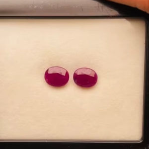Paire de rubis naturels taille ovale 11,66 carats, non chauffés, non traités, qualité AAA, avec un superbe éclat et une belle couleur à prix avantageux. - Product Image 4