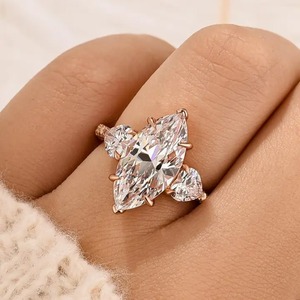 Bague de fiançailles élégante en argent sterling 925 plaqué or blanc et rose, sertie de trois pierres de moissanite taille marquise pour femme - Product Image 2