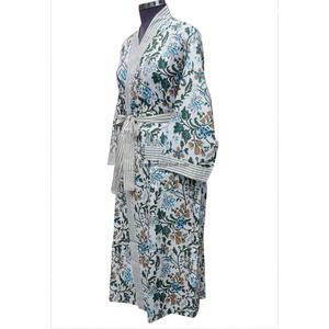Kimono de Algodón Ecológico Hecho a Mano, Bata de Mujer Tejida, Cuello en V Personalizado, Corte Holgado, Estampado Floral, Cierre con Cinturón - Product Image 3