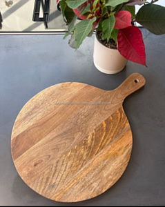 Planche à fromage ronde en bois d'acacia et de manguier, artisanale et durable, bords incurvés, plateau de charcuterie haut de gamme, plateau de service et de découpe - Product Image 1