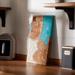 Tabla de Cortar y Servir de Madera y Resina Epoxi Ecológica Hecha a Mano, Multifuncional para Preparación de Alimentos y Frutas, Moderna para el Hogar y la Cocina - Product Image 2