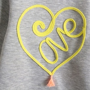 Túnica súper bonita y cómoda para niñas hecha de algodón elástico suave con características escote amor corazón motivo perforado adornos para niños - Product Image 4