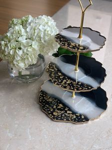 Soporte de Resina de Lujo para Tartas con Acabado Decorativo Hecho a Mano para Fiestas de Cumpleaños y Celebraciones en el Hogar - Product Image 6
