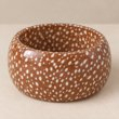 Bracelet jonc épais en résine marron rouille avec points ivoire, bracelet audacieux pour femme, bracelet de mode fait main, produit en gros - Product Image 3