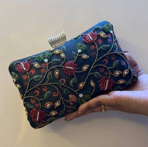 กระเป๋าถือปักลายสำหรับงานปาร์ตี้ งานแต่งงาน ทำมือ ประดับคริสตัล เพชร พลอยเทียม กระเป๋าคลัทช์สำหรับงานเลี้ยงอาหารค่ำ ปักลูกปัด - Product Image 6
