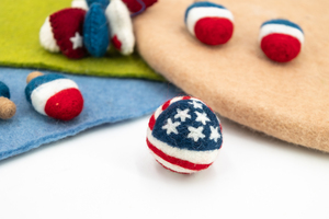 Adorno Colgante Hecho a Mano para el 4 de Julio – Decoración Patriótica para el Día de la Independencia, Adorno para Árbol, Artesanía de Fieltro de Lana de Comercio Justo - Product Image 2