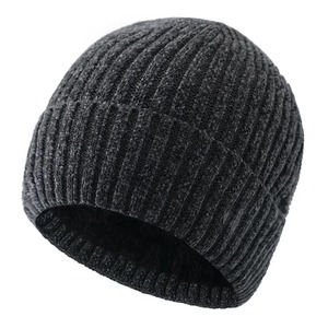 Gorro de punto con logotipo bordado para hombre y mujer, cálido para invierno, de alta calidad, diseñado para brindar comodidad en climas fríos para adultos. - Product Image 5