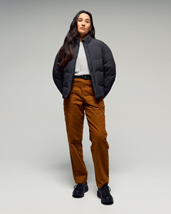 Veste matelassée pour femme en gros, personnalisable, décontractée, coupe-vent, avec fermeture éclair et poches latérales, manteau premium pour femme pour l'hiver - Product Image 4