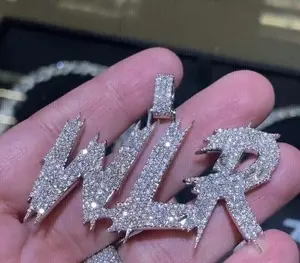 Pendentif Hip Hop pour femme en argent sterling avec lettre personnalisée de 3 pouces, serti de moissanite ronde de 3,00 carats, plaqué or blanc 14 carats - Product Image 2