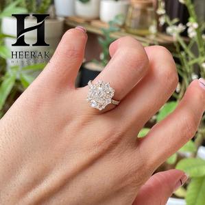 แหวนหมั้นเพชรทรงรัศมี 2 กะรัต เพชรเลี้ยงในห้องปฏิบัติการ ตัวเรือนทอง 14K ประดับเพชรแบบวงแหวนลายดอกไม้ พร้อมใบรับรอง - Product Image 2