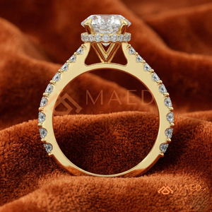 Anillo de Compromiso Solitario Ovalado de Oro Amarillo de 14K con Banda Pavé, Anillo Solitario Ovalado Clásico en Oro Amarillo con Diamantes Laterales - Product Image 3