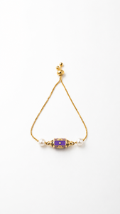 Pulsera de Cadena Ajustable con Dijes Chapados en Oro y Perla Central de Esmalte Morado, Estilo Vintage para Mujer - Product Image 2