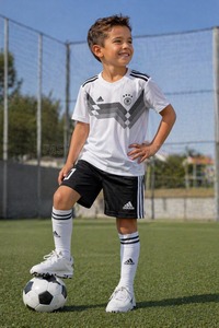 ผู้ผลิตและจำหน่ายชุดฟุตบอลเด็กโพลีเอสเตอร์แบบกำหนดเองพร้อมโลโก้และชื่อทีม บริการ OEM ขายออนไลน์ - Product Image 5