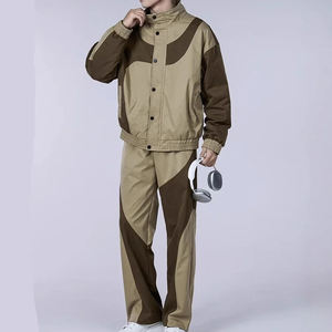 Ensemble coupe-vent patchwork extérieur avec veste zippée respirante et pantalon de jogging, couleur marron, en nylon réfléchissant - Product Image 1