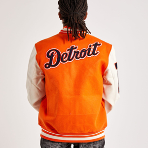 Blouson universitaire orange pour homme avec logo tigre brodé et écusson lettre D, coupe décontractée, vêtement d'hiver, services OEM, respirant et écologique - Product Image 2