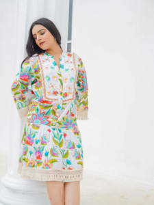 Robe Courte Bohème Florale en Coton pour Femme, Base Blanche, Robe Midi d'Été Légère, Faite à la Main en Inde, Taille Naturelle, Tenue Écoresponsable - Product Image 5