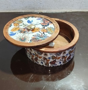 Cacerola Redonda de Madera de Mango con Tapa de Cerámica con Diseño Floral Esmaltado y Perilla Metálica, Estilo Bohemio, Duradera, Solo Lavar a Mano - Product Image 2