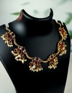 Conjunto de Joyería Étnica India con Piedras Verdes y Perlas, Collar de Novia Chapado en Oro con Pendientes Jhumka, Conjunto de Joyería Tradicional para Fiestas - Product Image 6