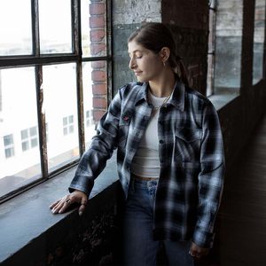 เสื้อเชิ้ตผ้าฝ้ายแฟลนเนลแขนยาวสำหรับผู้หญิง รุ่น MNG21611 สีดำและสีขาว ปี 2025 - Product Image 1