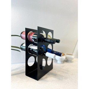 Nouveauté : Porte-bouteilles minimaliste en métal, forme rectangulaire, design durable pour le rangement à domicile ou au bar, avec découpes rondes - Product Image 1