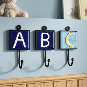 Ganchos y Rieles Multifuncionales de Pared con Letras del Alfabeto de Cerámica, Perchero de Metal con Letras B y C para Decoración de Habitación Infantil - Product Image 3