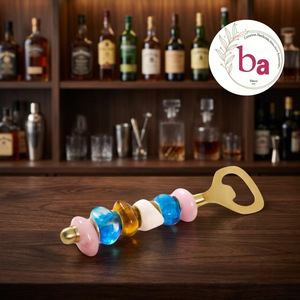 Abridor de Botellas Ecológico de Lujo Ba con Cuentas de Vidrio Coloridas, Accesorio de Bar de Madera y Latón, Diseño Reutilizable para Bodas y Uso Doméstico - Product Image 1