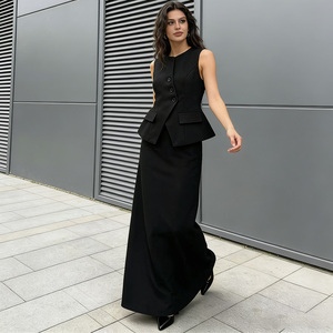 Elegante Completo Estivo da Donna Casual con Pantaloncini Dritti a Vita Alta Senza Maniche e Gilet al Ginocchio - Product Image 5